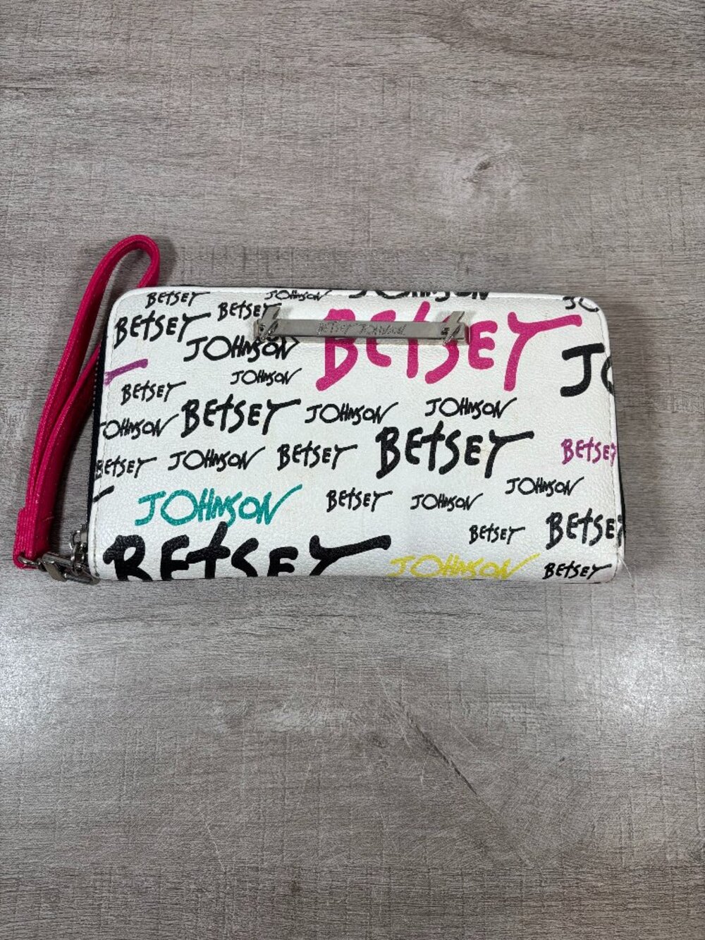 Betsey Johnson Graffiti Zip Around Wristlet Wallet White Black Pink
